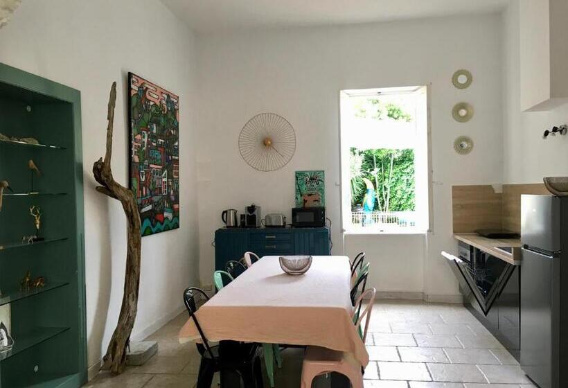 غرفة قياسية, La Casa Deva   Maison D Artistes