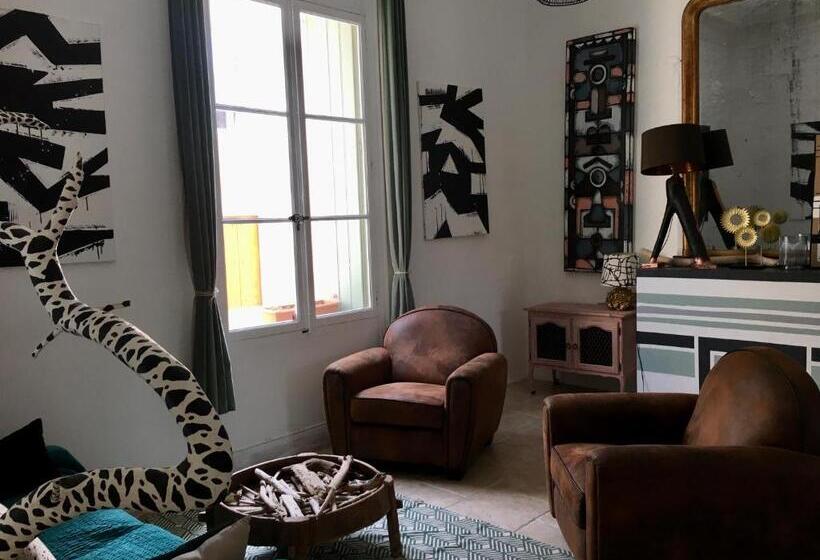 غرفة قياسية, La Casa Deva   Maison D Artistes