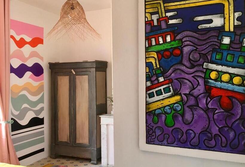 غرفة قياسية, La Casa Deva   Maison D Artistes