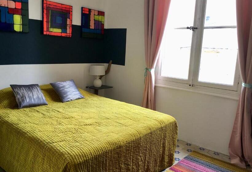 غرفة قياسية, La Casa Deva   Maison D Artistes