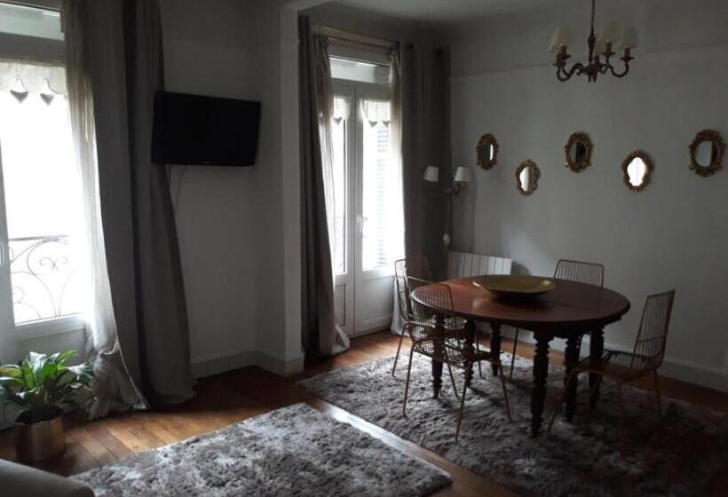 Апартаменты 1 Спальня с Балконом, Hôtel Saint Louis Chambres Et Appartement