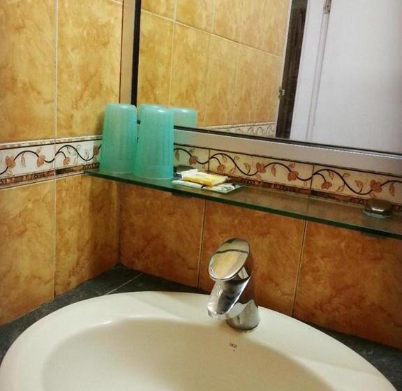 חדר אקונומי, Istana Monaco