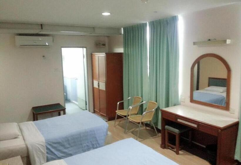 חדר משפחתי, Istana Monaco