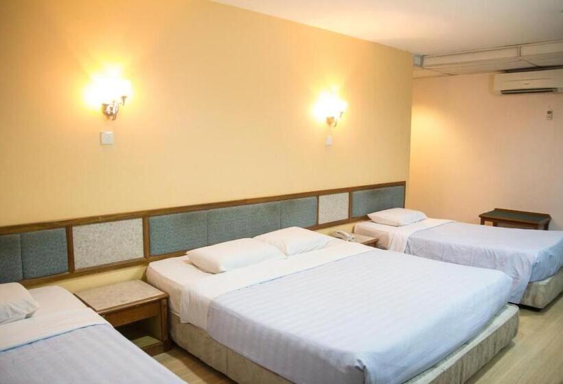 חדר משפחתי, Istana Monaco