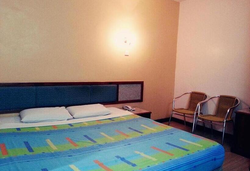 חדר אקונומי יחיד, Istana Monaco