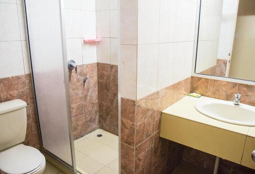 חדר סטנדרט לשלושה, Istana Monaco