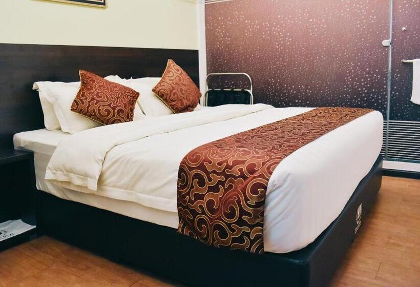 带大床的豪华间, J Suites