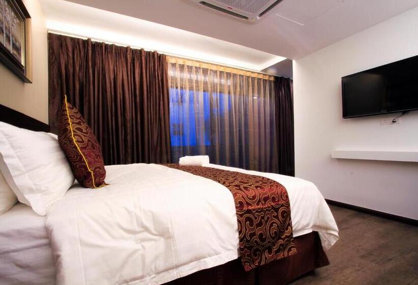 Номер Executive Кровать Кинг, J Suites