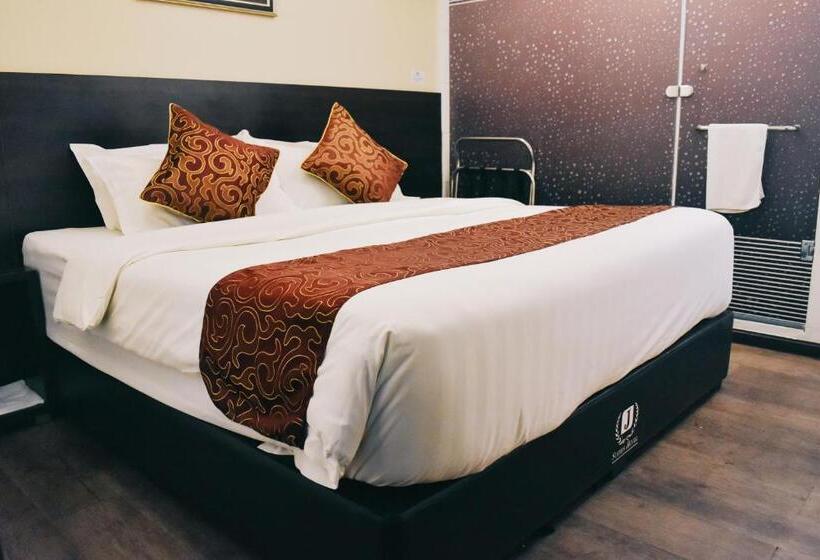 带大床的高级房间, J Suites