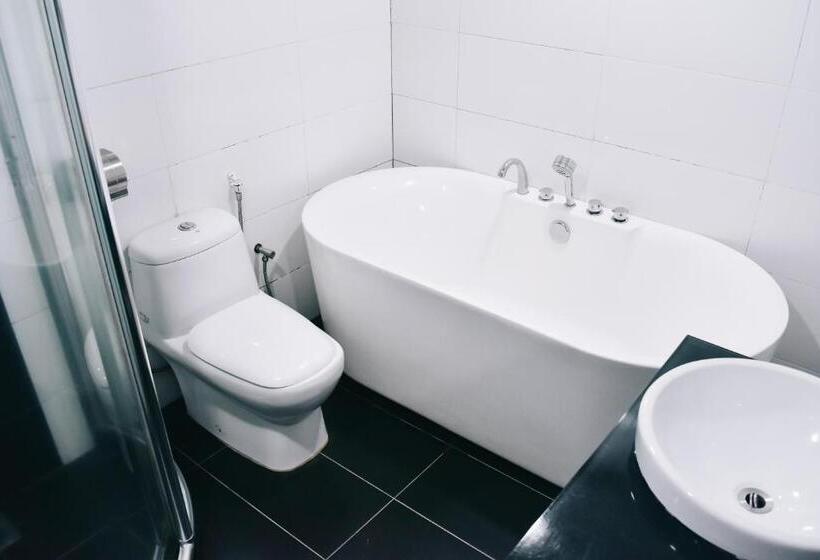 Семейный Номер Премиум, J Suites