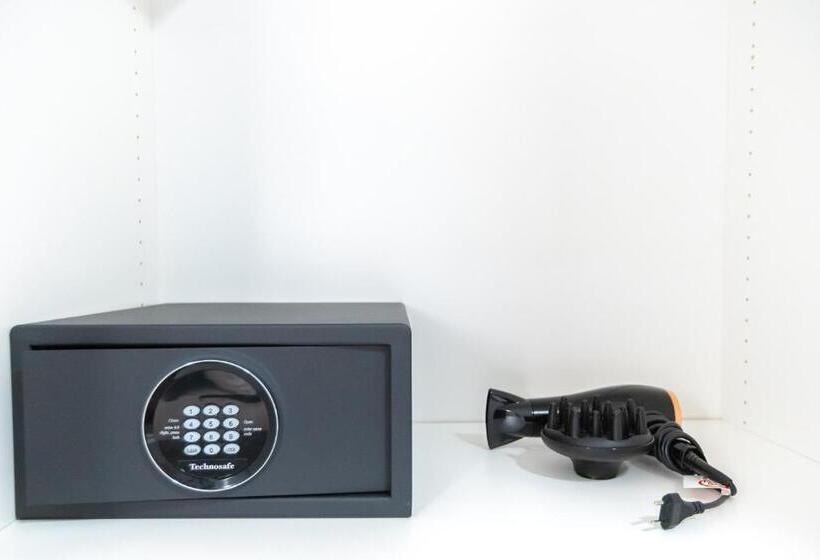 غرفة قياسية مزوَّدة بشُرفة, Miralago Locarno Easy Rooms