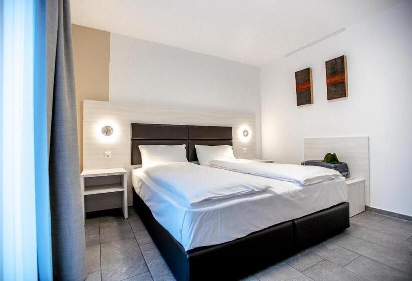 غرفة قياسية مزوَّدة بشُرفة, Miralago Locarno Easy Rooms