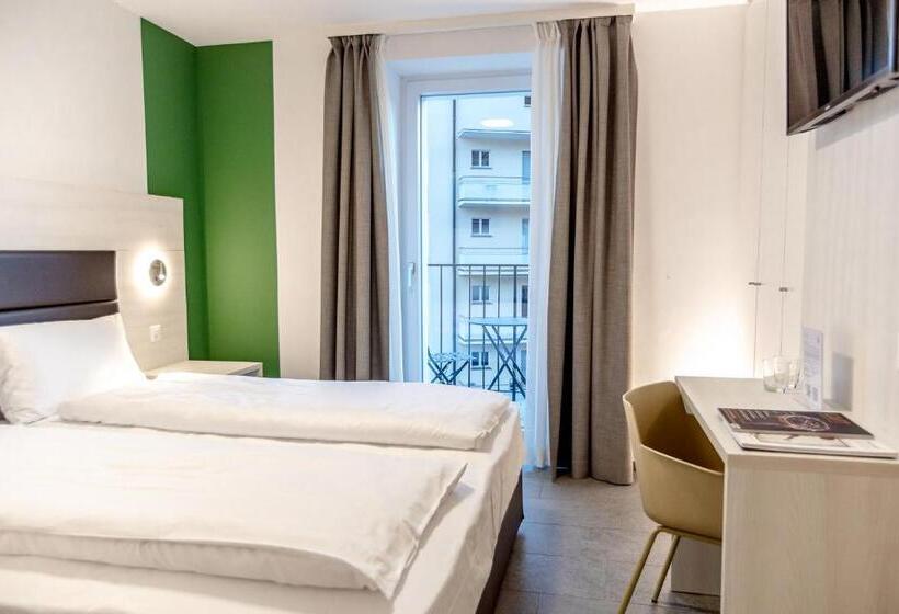 غرفة قياسية مزوَّدة بشُرفة, Miralago Locarno Easy Rooms