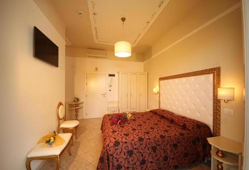 غرفة عائلية, Rosa Maria Elite