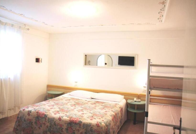 غرفة إقتصادية رباعية, Rosa Maria Elite