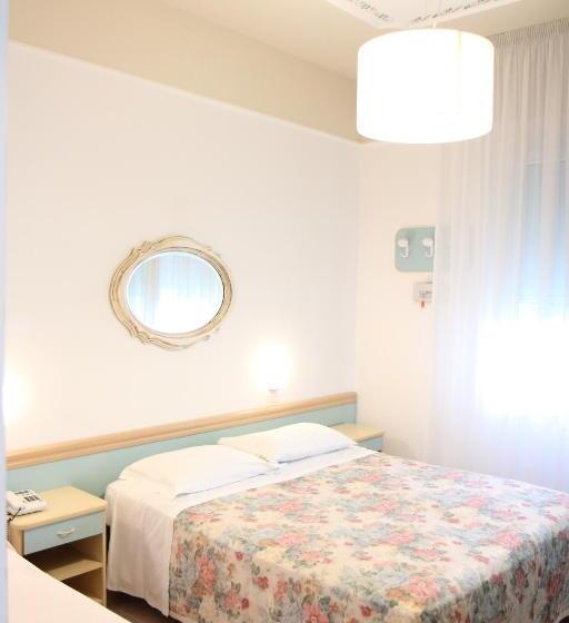 غرفة إقتصادية ثلاثية, Rosa Maria Elite