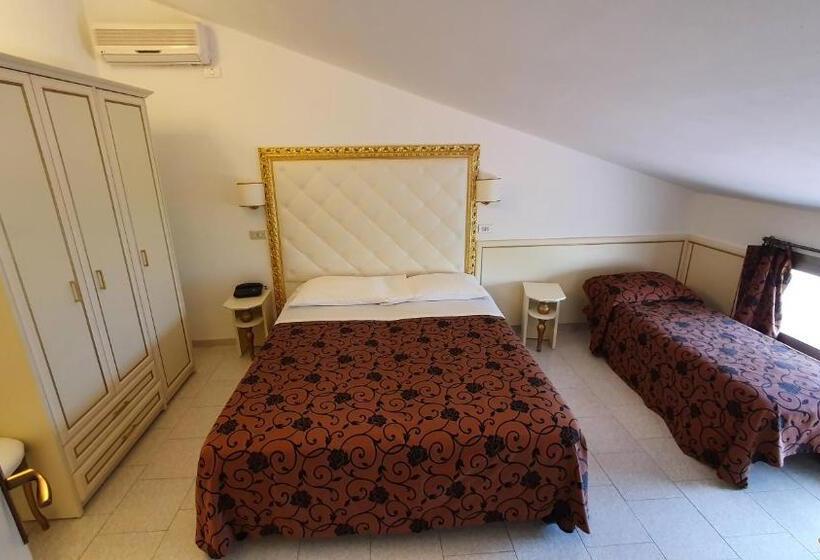 غرفة إقتصادية ثلاثية, Rosa Maria Elite