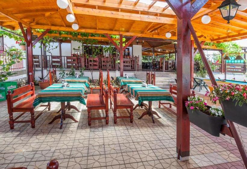 家庭间侧面带海景, Stefanov 2