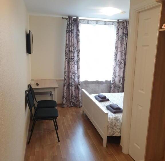 اتاق عادی, Viona