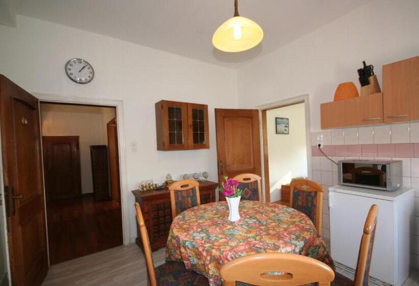 ３ベッドルームアパートメント, Grillglut