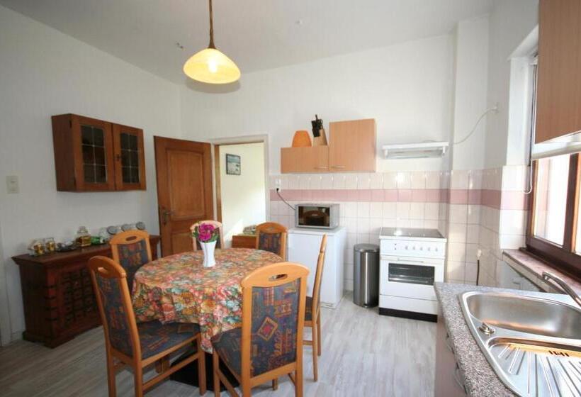 ３ベッドルームアパートメント, Grillglut