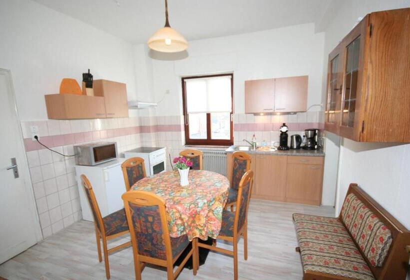 ３ベッドルームアパートメント, Grillglut