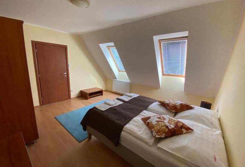 شقة غرفة نوم واحدة مزودة بشُرفة, Penzion Le Monde