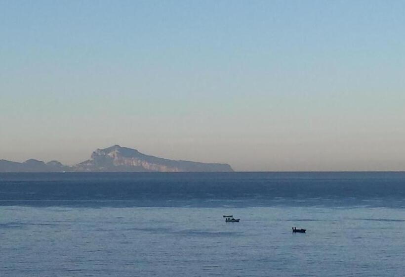 Четырехместный Номер Стандарт Вид на Море, Villa Quaranta