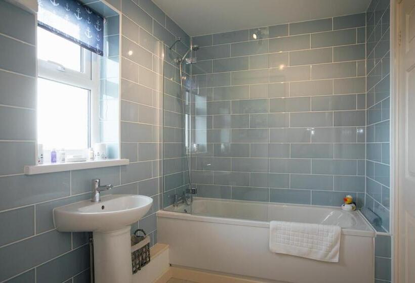 침실 4개 주택, Celtic Haven