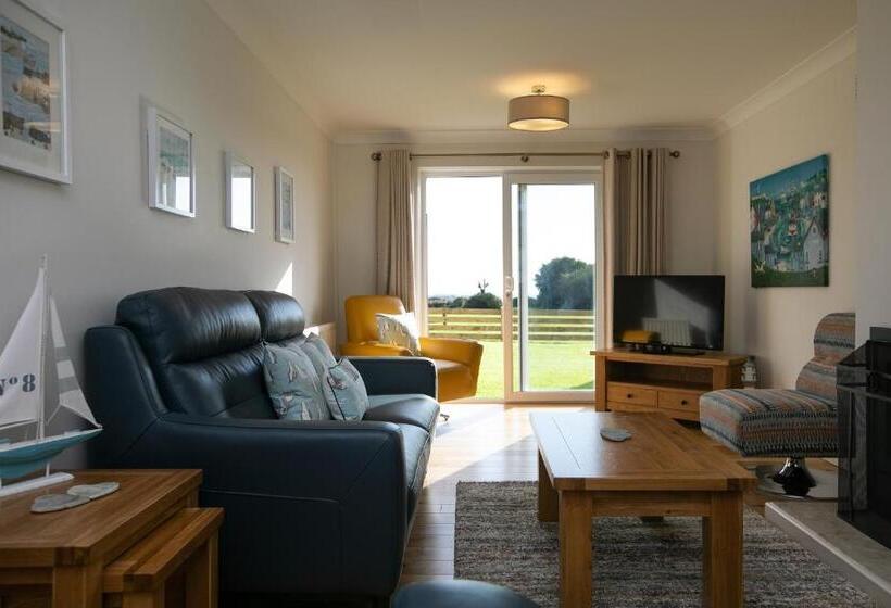 침실 4개 주택, Celtic Haven