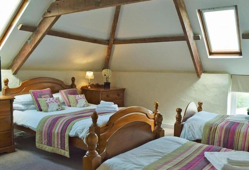 침실 4개 주택, Celtic Haven