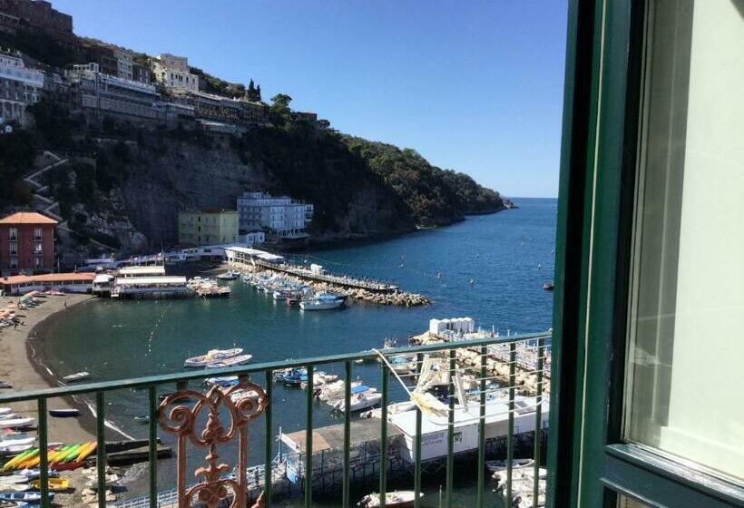 غرفة قياسية مطلّة علي البحر, Casa A Mare