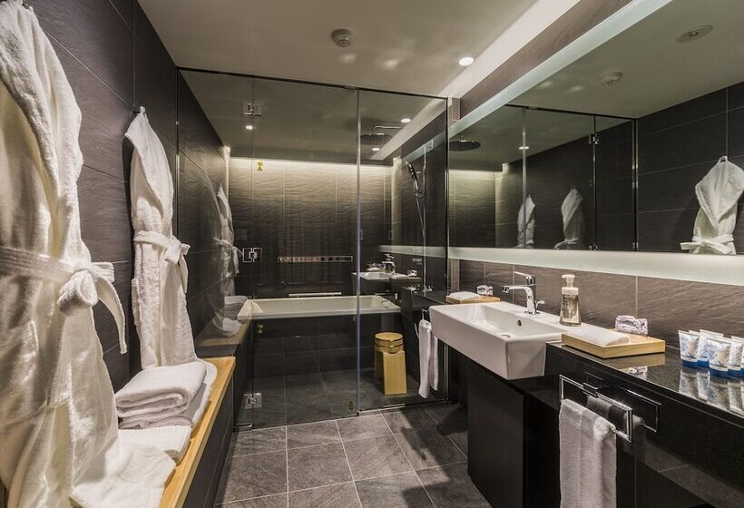 Люкс Вид на Реку, Solaria Nishitetsu Hotel Kyoto Premier