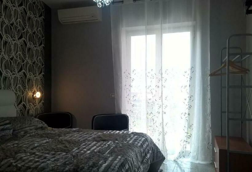 اتاق لوکس با بالکن, Pompei Boutique Inn