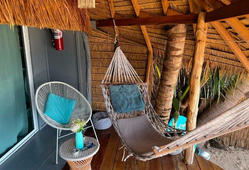 スタンダードバンガロー, Sea Love Beach Bar & Bungalows