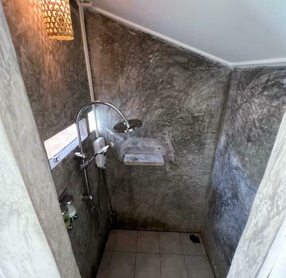 スタンダードバンガロー, Sea Love Beach Bar & Bungalows