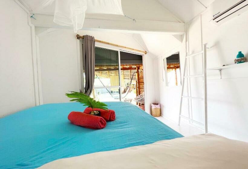 スタンダードバンガロー, Sea Love Beach Bar & Bungalows