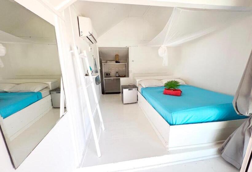 スタンダードバンガロー, Sea Love Beach Bar & Bungalows