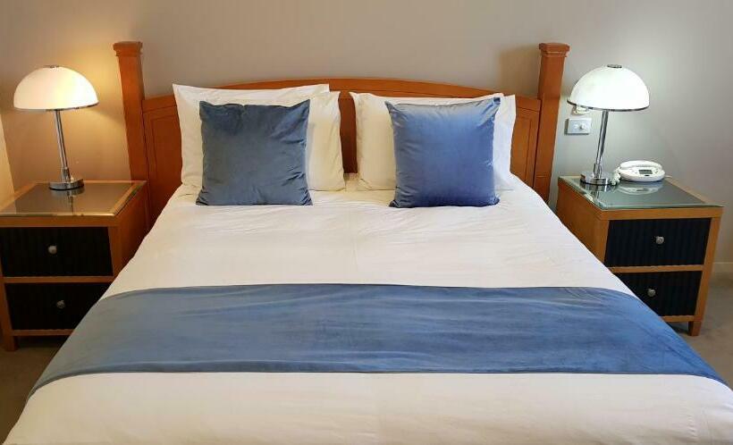 חדר סטנדרט עם מיטת קווין, The Grand Motel