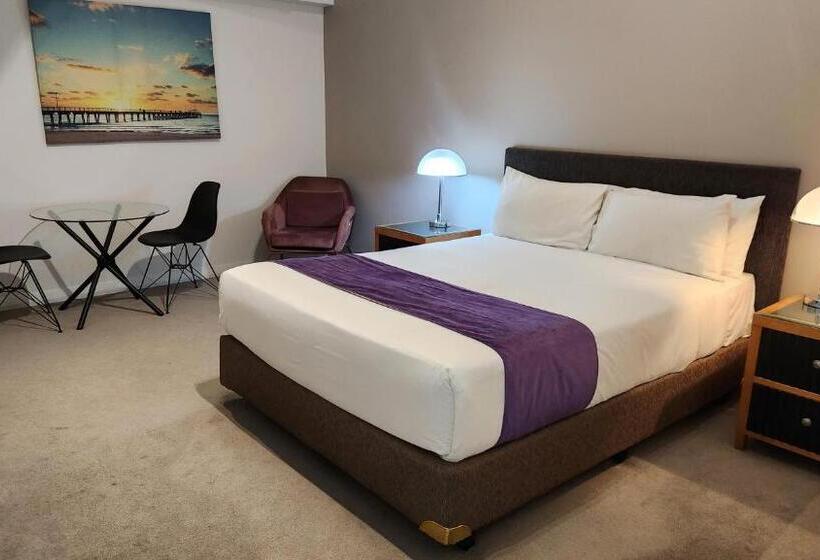 חדר סטנדרט עם מיטת קווין, The Grand Motel