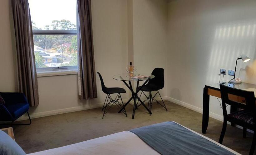 חדר דחוקס עם מיטת קינג, The Grand Motel