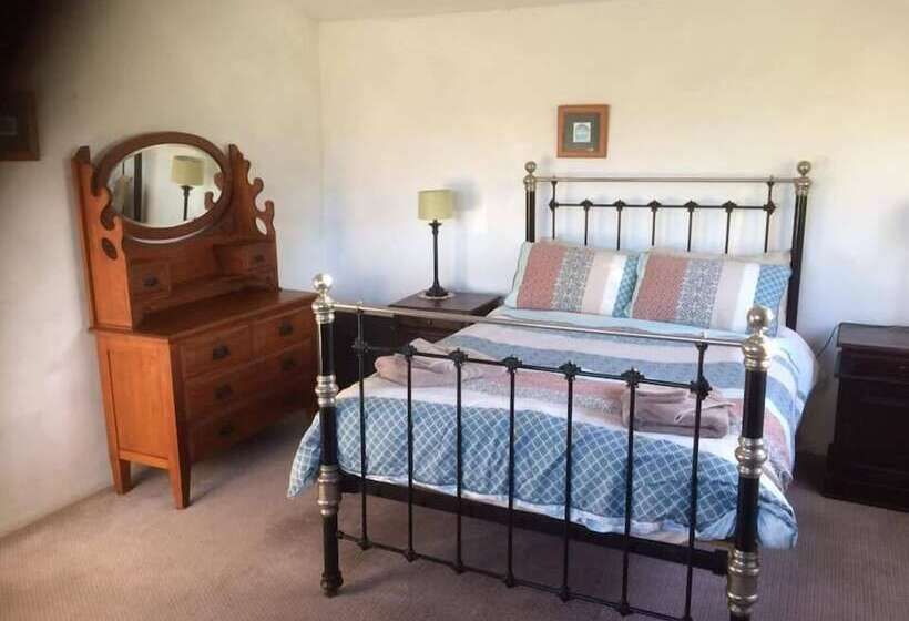 בונגלו משפחתי, Abington Farm