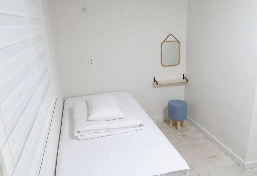 اتاق استاندارد, Hwarang Guesthouse