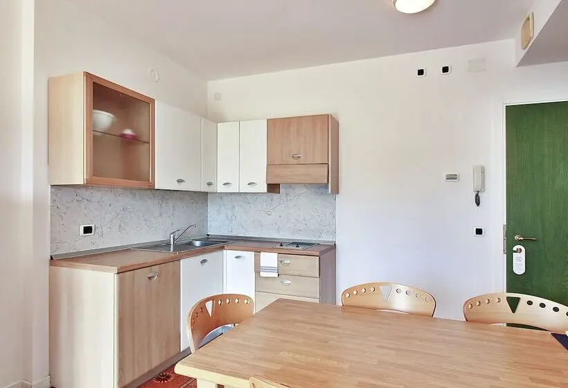 Huoneisto 2 Makuuhuonetta, Aparthotel Ponza