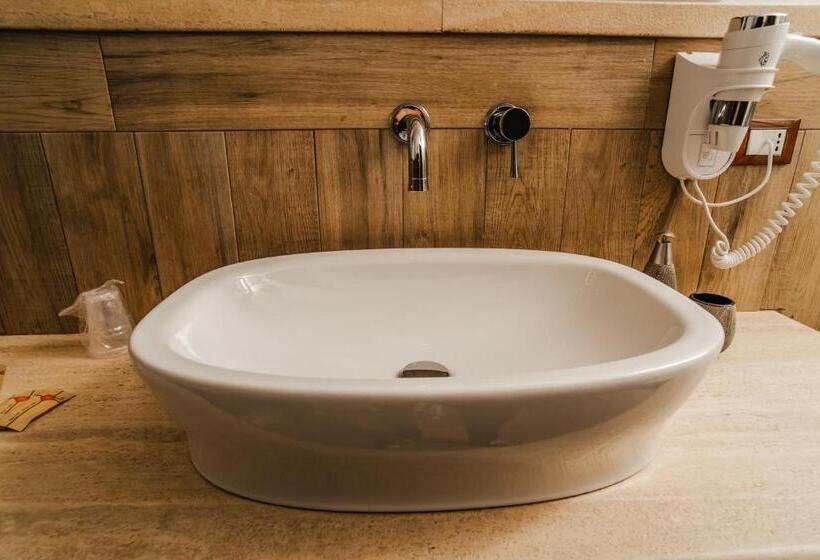 חדר דלוקס, Holiday Gli Archi