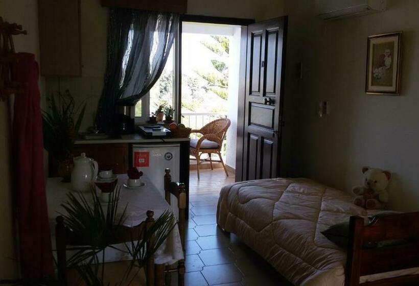 スタンダードスタジオ, Eftihia Apartments