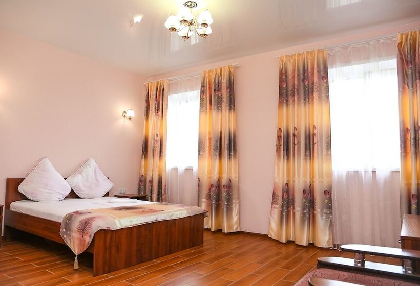 סוויטת ג'וניור, Anturage