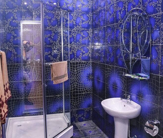 סוויטה, Anturage