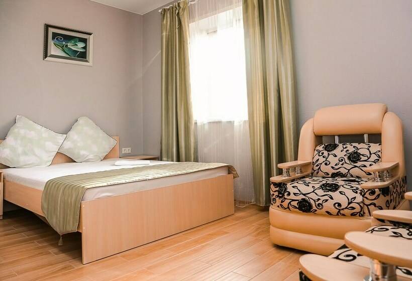 סוויטת ג'וניור, Anturage