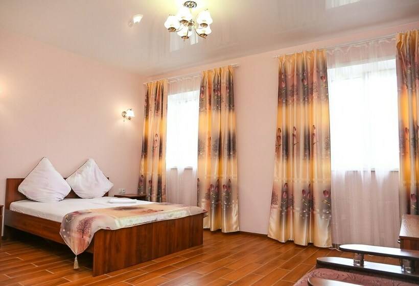 סוויטת ג'וניור, Anturage